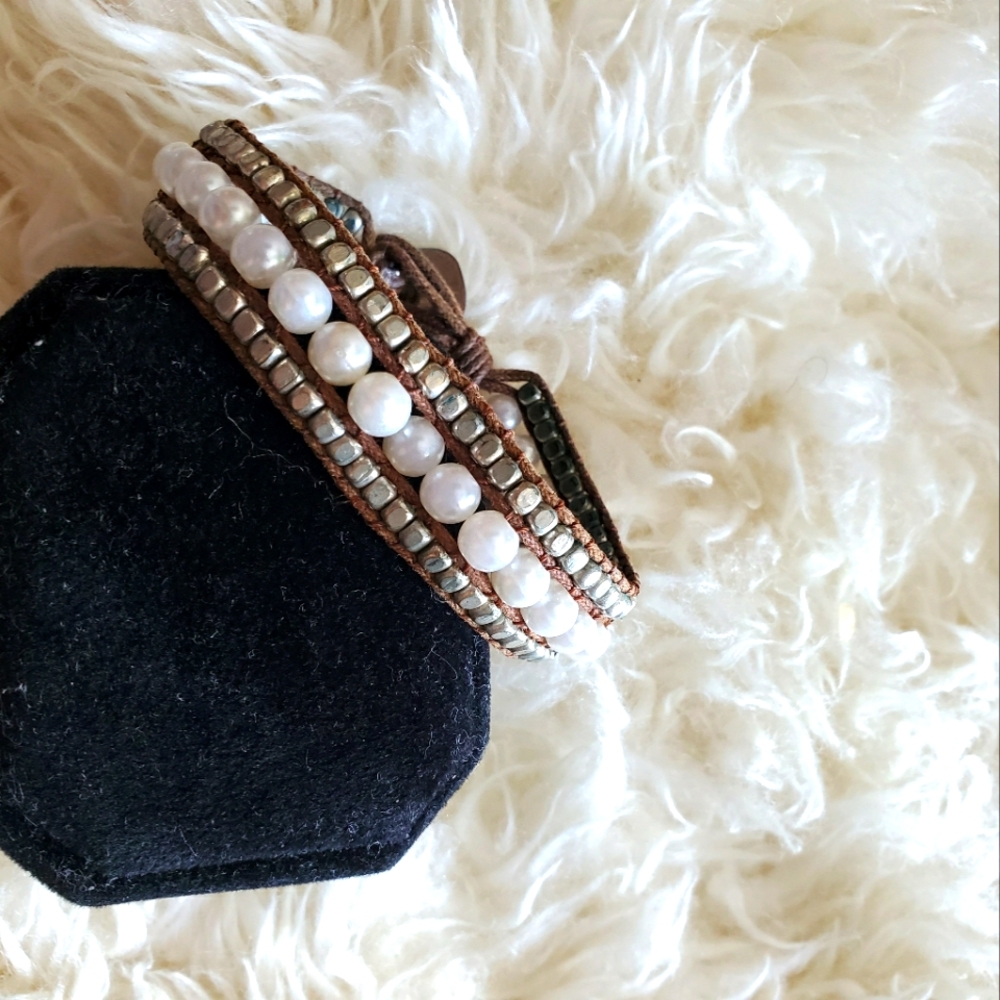 American Eagle pearl bracelet